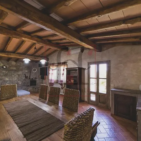 Villa Leopolda 度假居 *